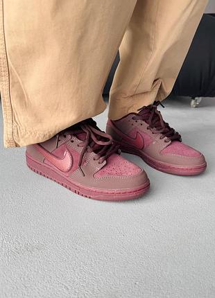 Жіночі літні кросівки nike sb dunk low city of love burgundy crush 4