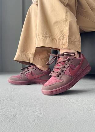Жіночі літні кросівки nike sb dunk low city of love burgundy crush 5
