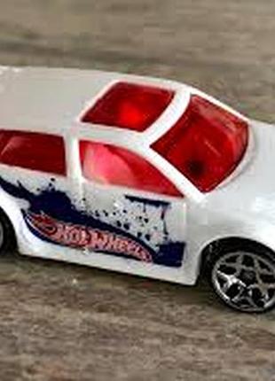 Машинка hot wheels trak-tune  b  др. машинки. новые, без упак, меняет цвет 8