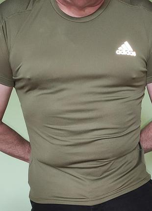 Новая сток оригинал фирменная футболка хаки adidas.м