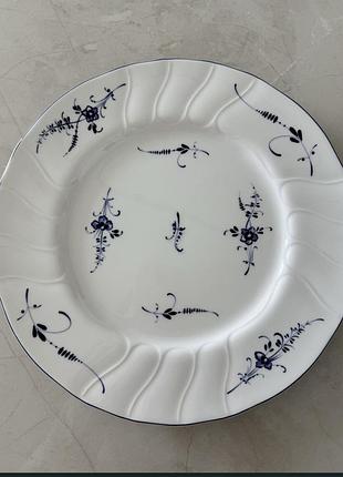 Ця порцелянова тарілка є частиною колекції villeroy & boch "vieux luxembourg"