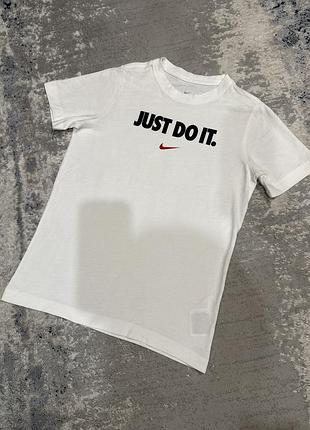 Футболка біла nike 137-147 см 10-11 років