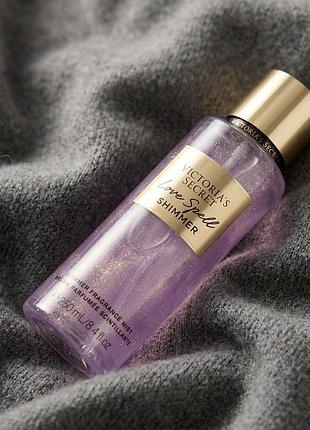 Продам новий спрей міст лосьйон с блискітками love spell shimmer від вікторії сікрет victoria secret mist lotion парфумований для тіла для волосся
