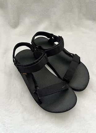 Сандалии фирмы teva 33-34 размера по стельке от края до края 21,5 см