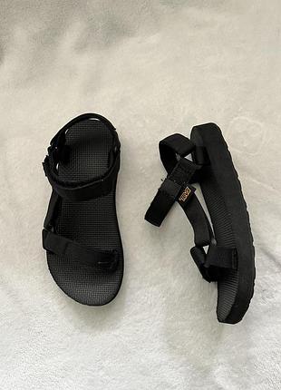 Сандалии фирмы teva 33-34 размера по стельке от края до края 21,5 см