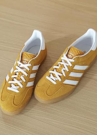 Adidas gazelle у гірчичному кольорі