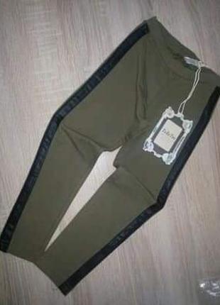 Стильні жіночі - легінси.