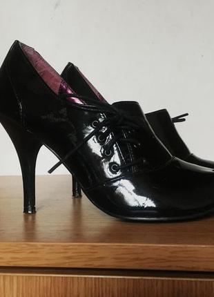 Лаковые черные туфельки на шпильке dorothy perkins