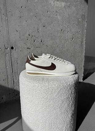 Женские кроссовки nike cortez светло-бежевый, стильные женские кроссовки nike cortez, светло-бежевые фирменные кроссовки nike cort