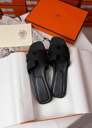 Жіночі шльопанці hermes chypre, бренд hermes, стильні шльопанці hermes, модне взуття hermes chypre, комфортні шльопанці hermes для