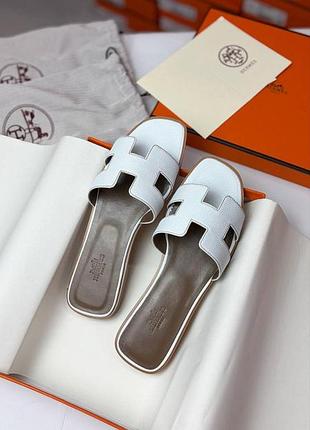 Жіночі шльопанці hermes chypre, бренд hermes, стильні шльопанці hermes, модне взуття hermes chypre, комфортні шльопанці hermes для