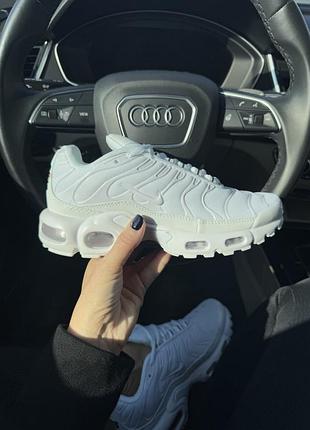Nike air max tn plus white, белые кроссовки nike air max tn plus, стильная спортивная обувь nike air max для мужчин и женщин 42