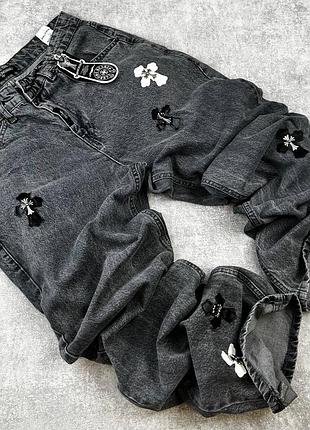 Джинсы chrome hearts, стильные джинсы chrome hearts для мужчин, модные джинсы chrome hearts, элегантные джинсы chrome hearts