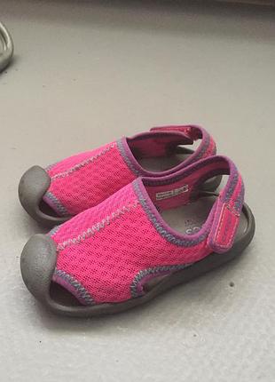 Сандалии crocs