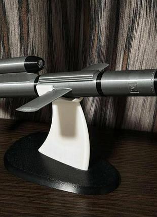 Эксклюзивная коллекционная модель ракеты fp 5 «фламинго» с подставкой, масштаб 1:35, размеры 11х36х15 см (украина)