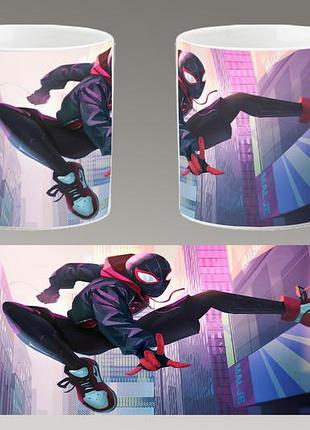 Чашка біла керамічна "людина-павук: через всесвіти" spider-man abc