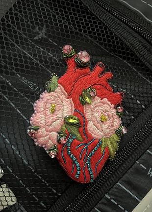 Брошка для медика