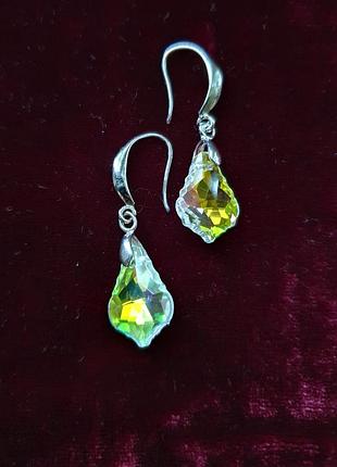 Сережки в срібному тоні, прикрашені кристалами swarovski