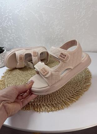 Шикарные босоножки