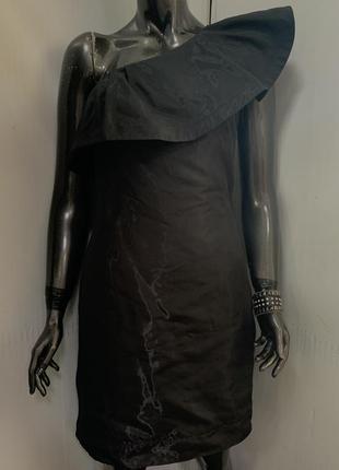 Ефектне плаття на одне плече.