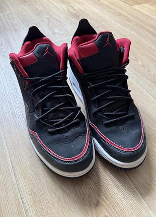 Кросівки jordan courtside 23 у класичному кольорі bred
