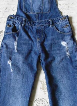 Модный джинсовый полукомбинезон kiabi c потёртостями7 фото