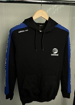Чоловіче чорне худі adidas з синіми вставками