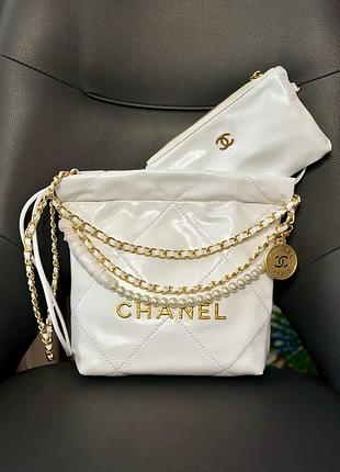Нова біла / молочна лакована сумочка мішок chanel 22 mini