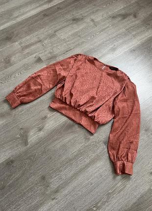 Коричнева блуза zara зара із преміальної лінійки жіноча теракотова сатинова атласна із тисненням коротка вкорочена