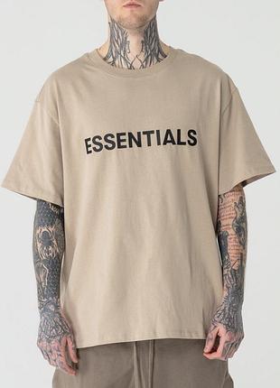 Бежева футболка essentials