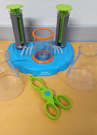 Игровой stem набор learning resources beaker creatures liquid reactor super lab. он создан для проведения «химических» экспериментов 2