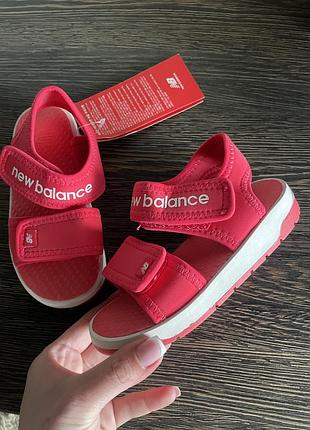 Сандалі new balance