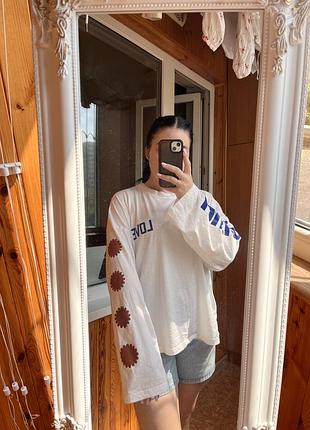 Оверсайз лонгслів від pull and bear