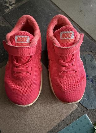 Рожеві літні кросівки на дівчинку 2 років nike 25