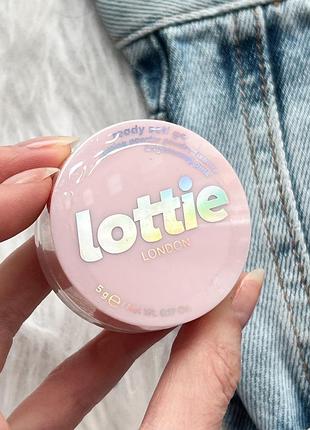 Матова напівпрозора пудра lottie london