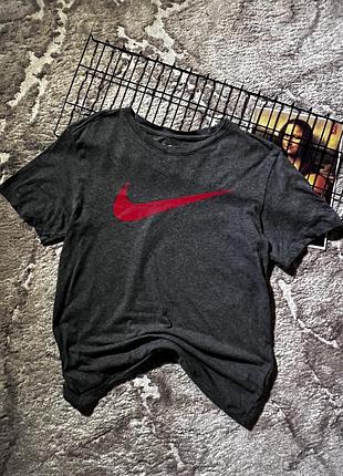 Футболка nike биг лого swoosh гарний стан розмір л