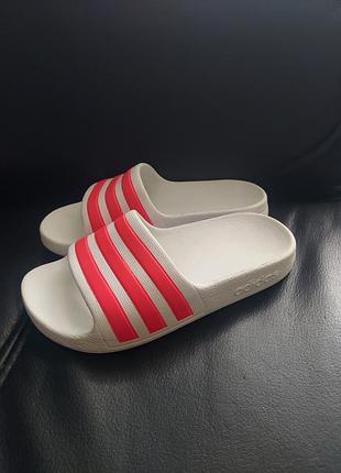 Детские шлепанцы adidas