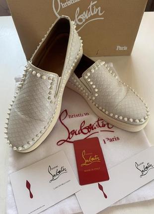 Шкіряні жіночі білі сліпони із шипами, christian louboutin, оригінал, розмір 40, лабутини на червоній підошві