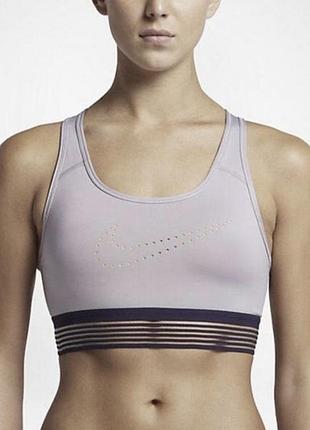 Класний спортивний топ nike
