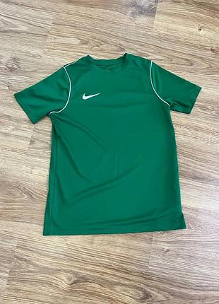 Футболка бренду nike