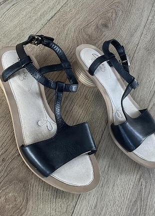 Босоніжки clarks розмір 37,5 38