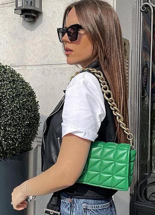 Стильная зеленая сумка на цепочке zara.