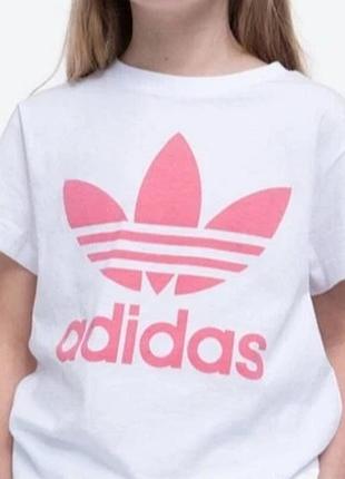 Белая футболка с розовым лого adidas на девочку 3-4 года