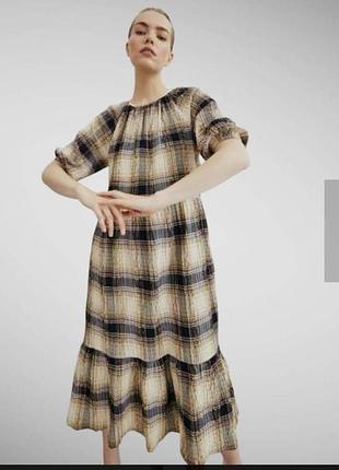 Красивое с воланом по низу платье 👗