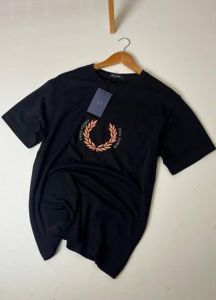 Чорна футболка fred perry