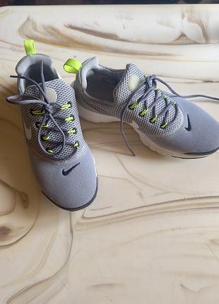 Стильні кросівки nike, стан нових (вдягнені 1 раз), 38.5 р.