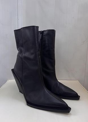 Шкіряні ботильони zara