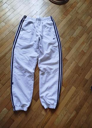 Спортивні штани фірми adidas
