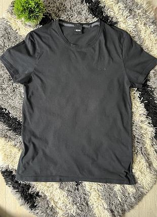 Чоловіча футболка boss  slim fit розмір м( можна і s)