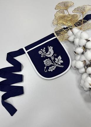 Кишенька ладунка на темно-синій основі з білою вишивкою